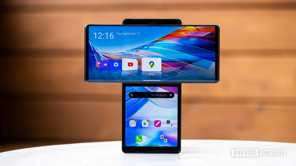 LG-Wing-screens-standing-up-open-1200x675